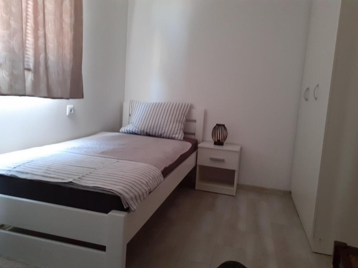 Apartmani Grumf 格基卡琳 外观 照片
